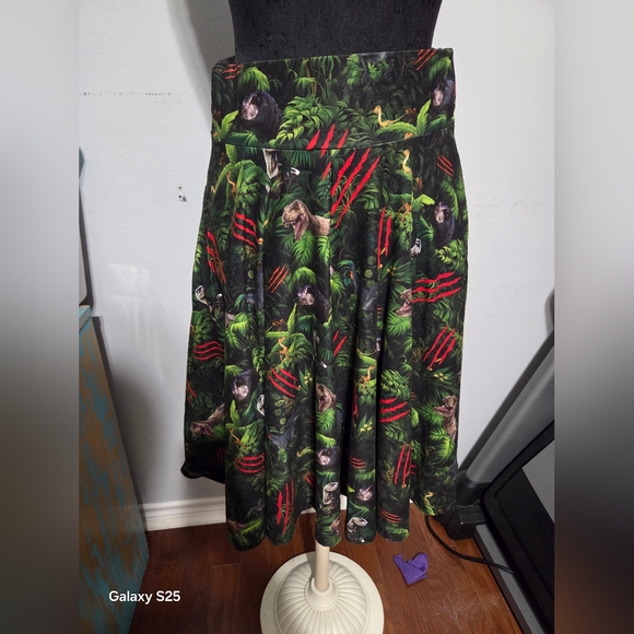 Jurassic Park Women's Skirt - Picture 1 of 5